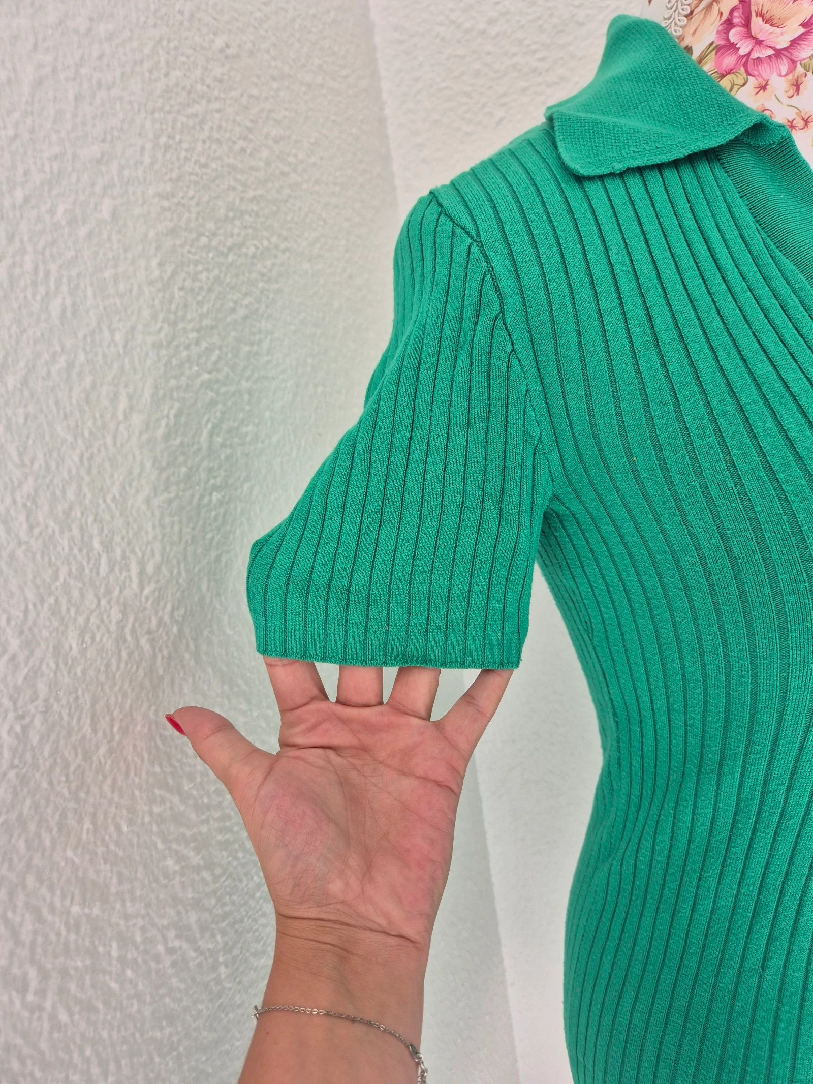 Groene geribde jurk AMISU – Maat 36 – Smalle pasvorm, polokraag, korte mouwen – photo 2